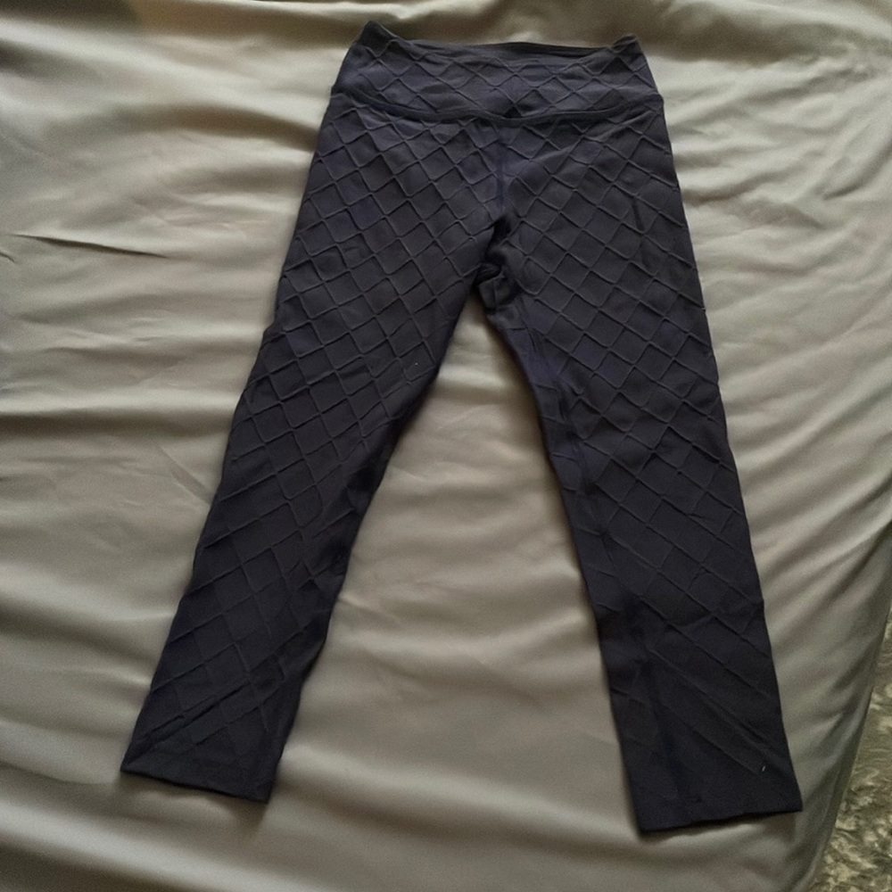 Beyond Yoga Deep Purple cropped leggings